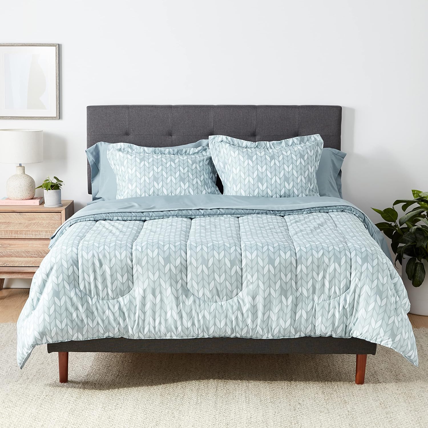 Amazon Basics Full/Queen Comforter Set (Gray Leaf)