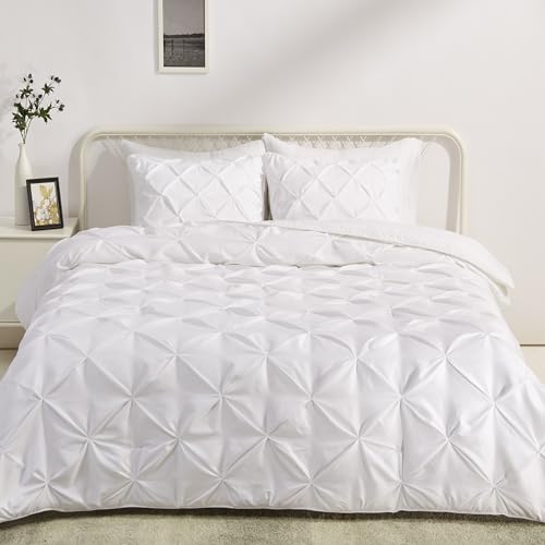 Amazon Basics King Size Soft, Lightweight Comforter Sets, All-Season Down-Alternative 3-Piece Bedding Set, Pinch Pleat Design, Bright White