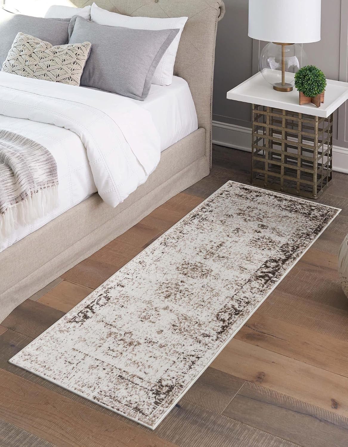 Unique Loom Sofia Collection Area Rug - Casino (3' 3" x 16' 5" Runner, Beige/ Tan)