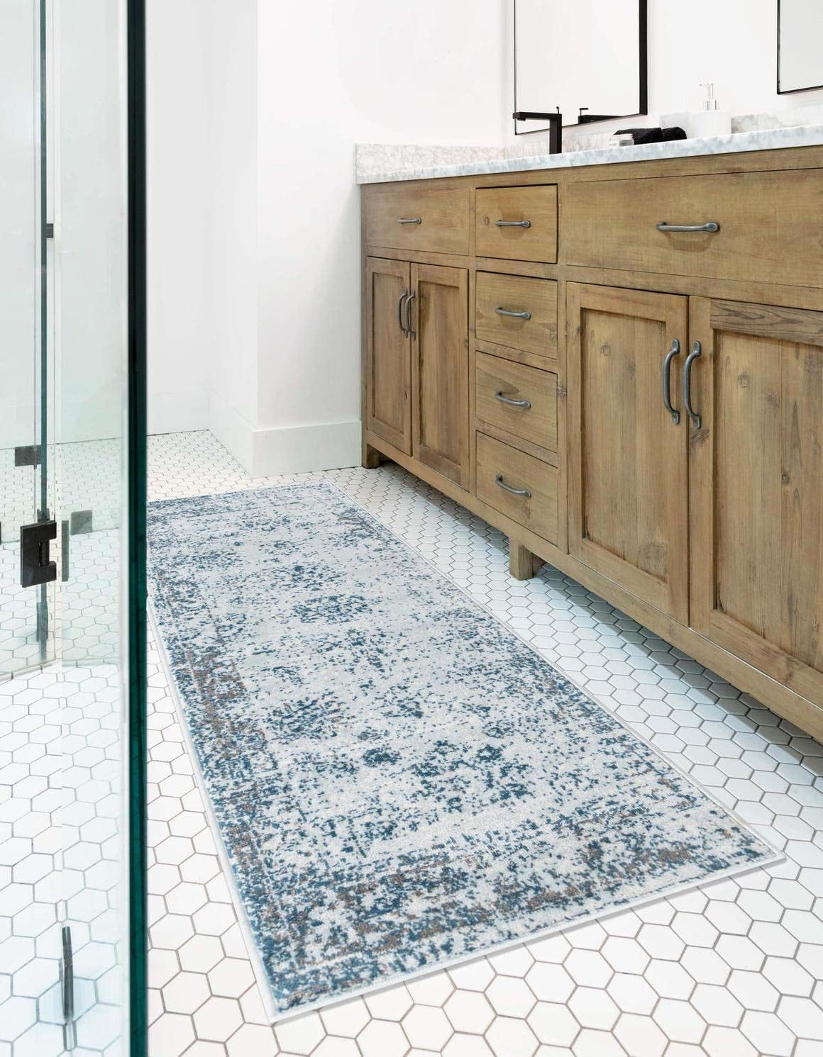 Rugs.com Monte Carlo 2' x 8' Runner