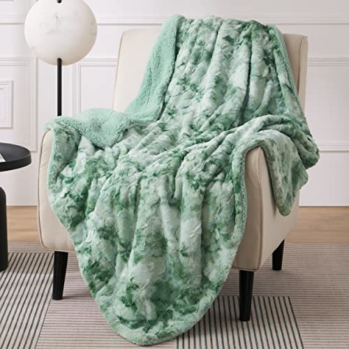 Bedsure GentleSoft Sherpa (Sage)