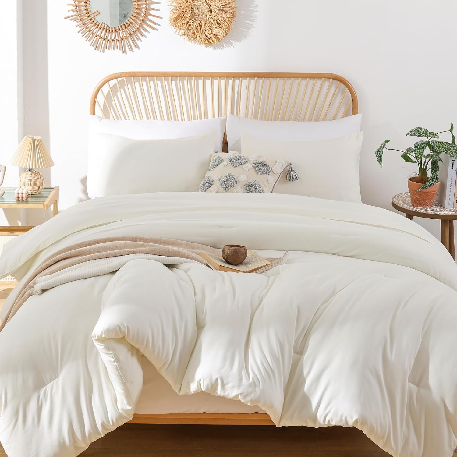 ROSGONIA Ivory Twin/Twin XL Comforter Set for College Girls Boys, 1 Comforter & 1 Pillowcase, All Season Kids Comforter Sets Lightweight Dorm Bedding