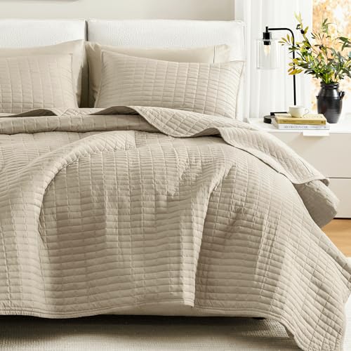 Comfort Spaces King Quilt Set Modern Reversible Plaid Coverlet King Bedding Set Cozy Quilted Winter Layer, All Season Lightweight Soft King Size Quilt, Kienna, Cal King Beige 3 Piece